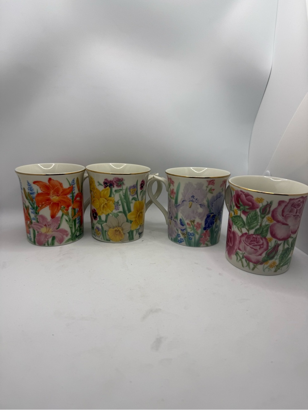LENOX BONE CHINA SUZANNE CLEE SET OF 4 MUGS THE FLOWER BLOSSOM COLLECTION 1995